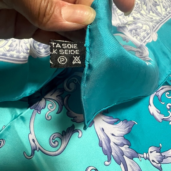 Vintage large silk scarf by DANIEL LA FORET - Picture 4 of 6